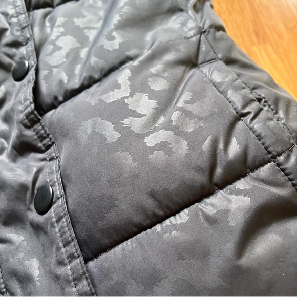 Old Navy - Grey Leopard Print Vest - Picture 4 of 6